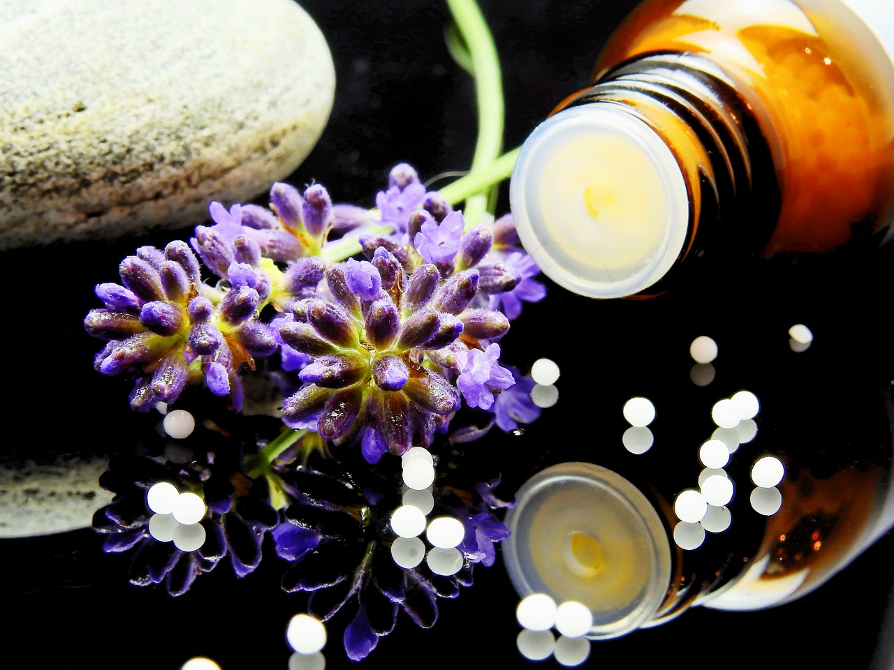 Homeopathische middelen en natuurlijke praktijkbeelden